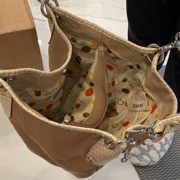 Kathy new Zeland purse - Picture 3 of 3